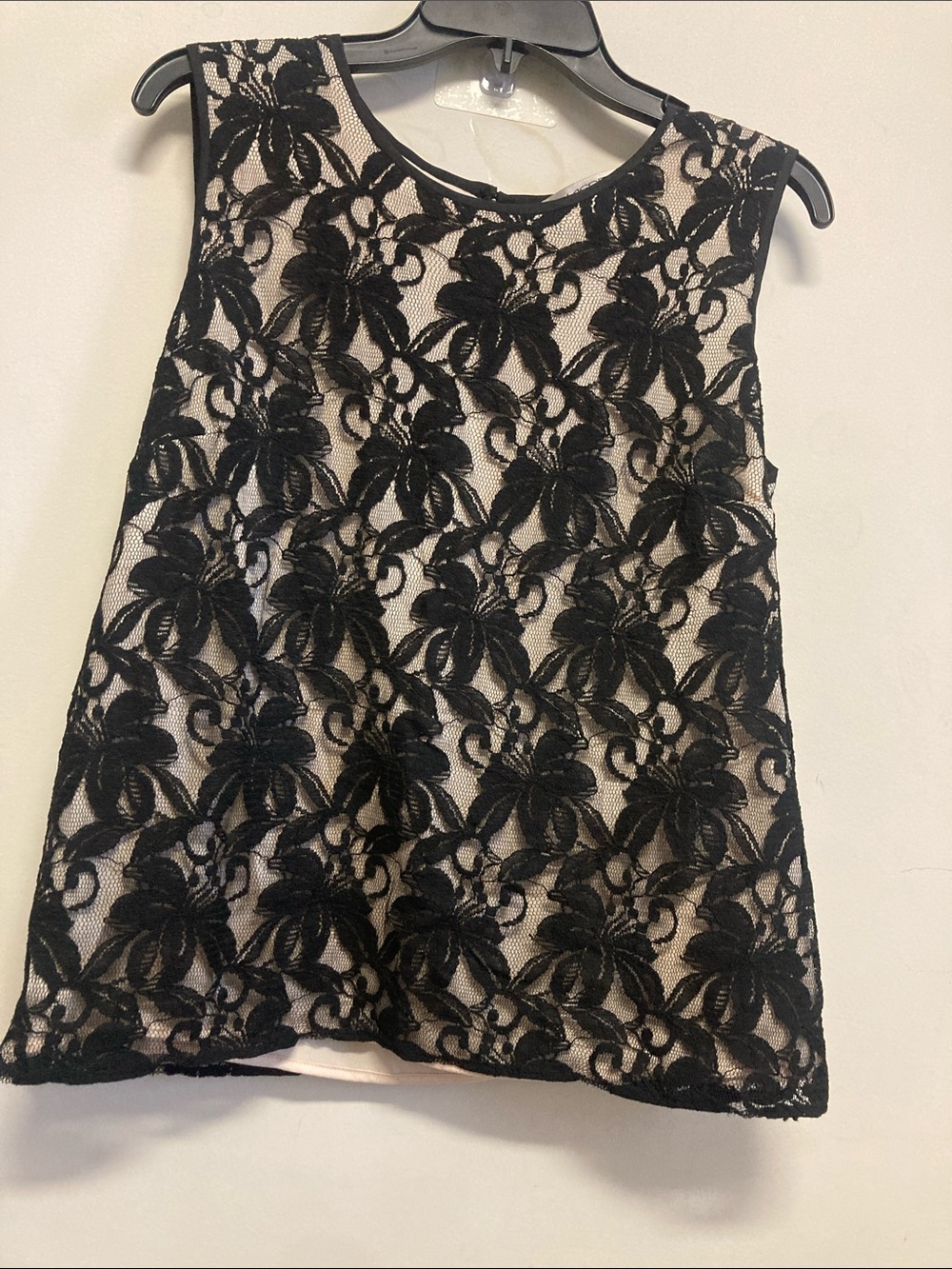 KASPER/Black Lace Overlay Tank with Cream Lining